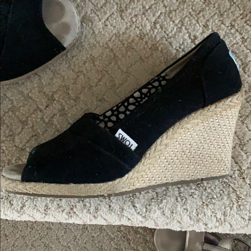 Shoes - Picture 3 of 5